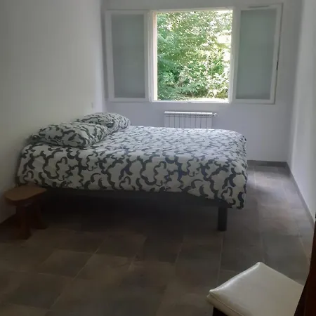 Maison Dans Chataigneraie 別荘
