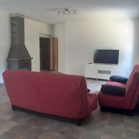 Maison Dans Chataigneraie *